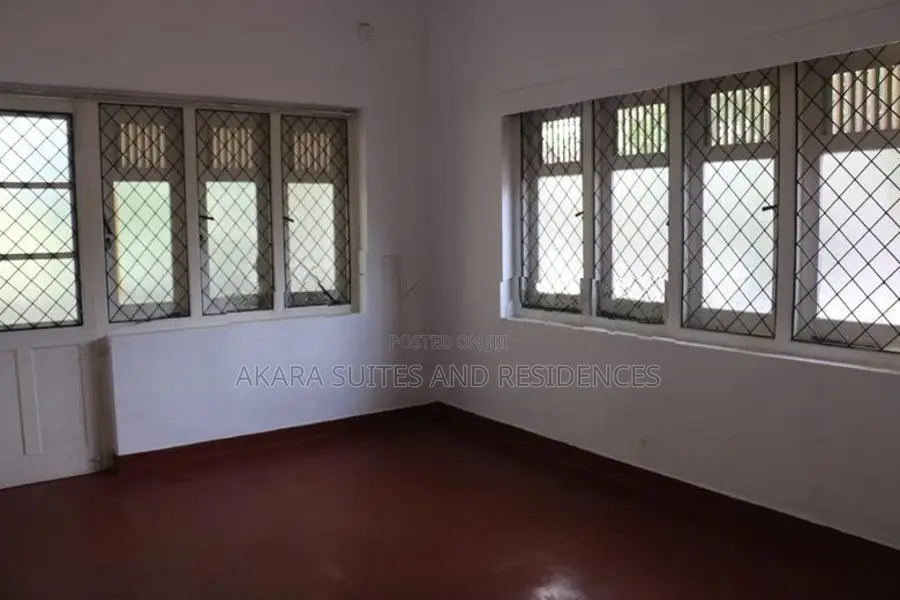12 Perches - Unfurnished House For Sale HL38259 In Colombo 8