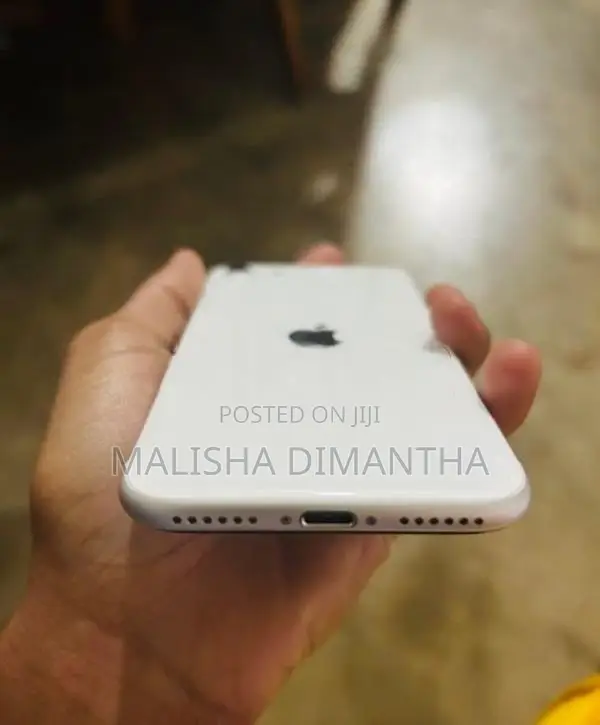Apple iPhone SE 2 (Used)