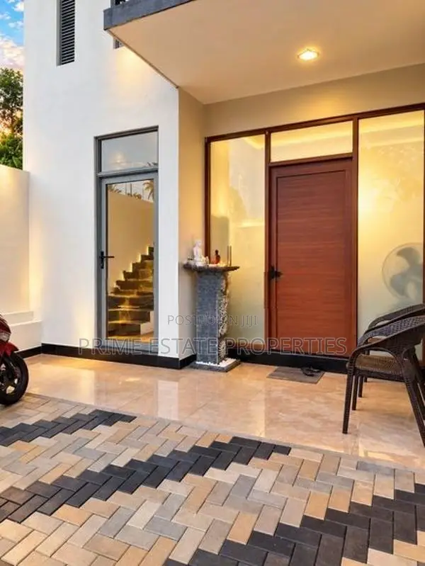 Two-Storey Modern Luxury House - Just 1 Minute From High-Level Road