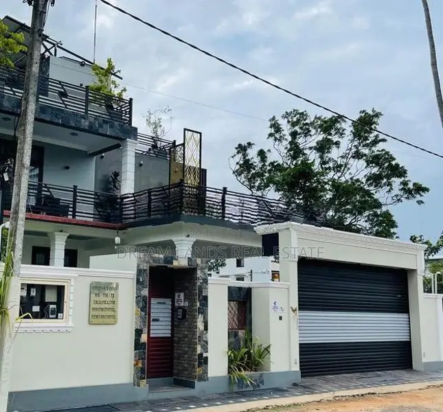 Luxury Three storied house for sale Miriswatte Negambo