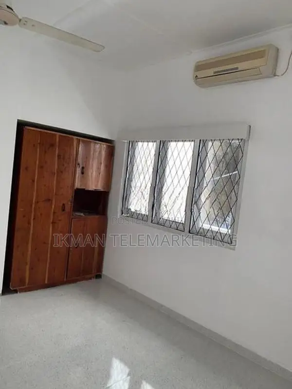 Upstairs House for Rent in Polhengoda, Colombo 5
