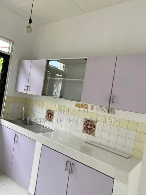 Upstairs House for Rent in Polhengoda, Colombo 5