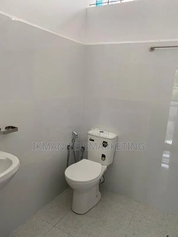 Upstairs House for Rent in Polhengoda, Colombo 5