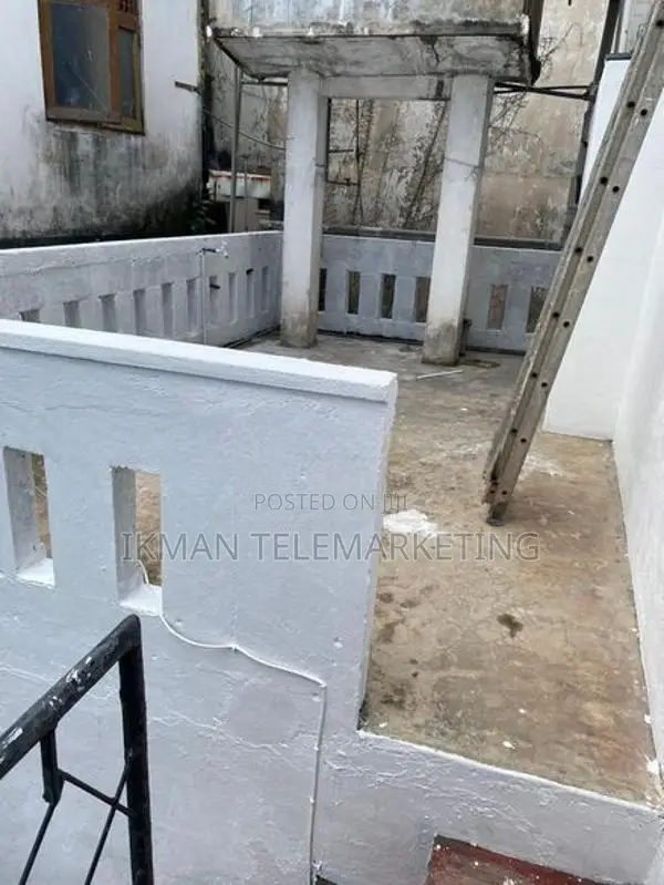 Upstairs House for Rent in Polhengoda, Colombo 5