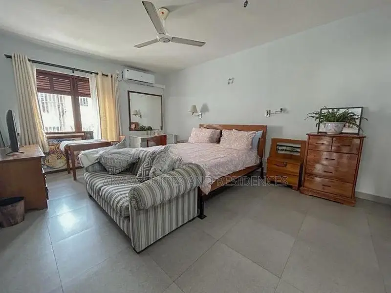 Ethul Kotte - Semi-Furnished House for Sale HL55620