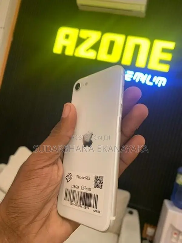 Apple iPhone SE 2 (Used)