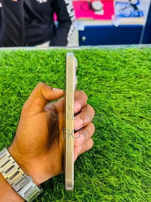Apple iPhone 16 Pro (Used)