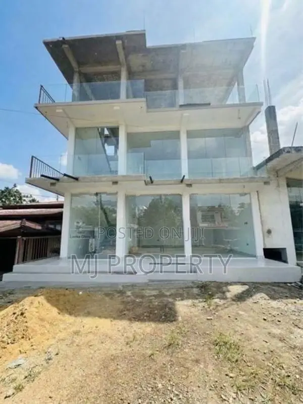 ( YC-1322) Highly Valuable Commercial Building Rent in Homagama