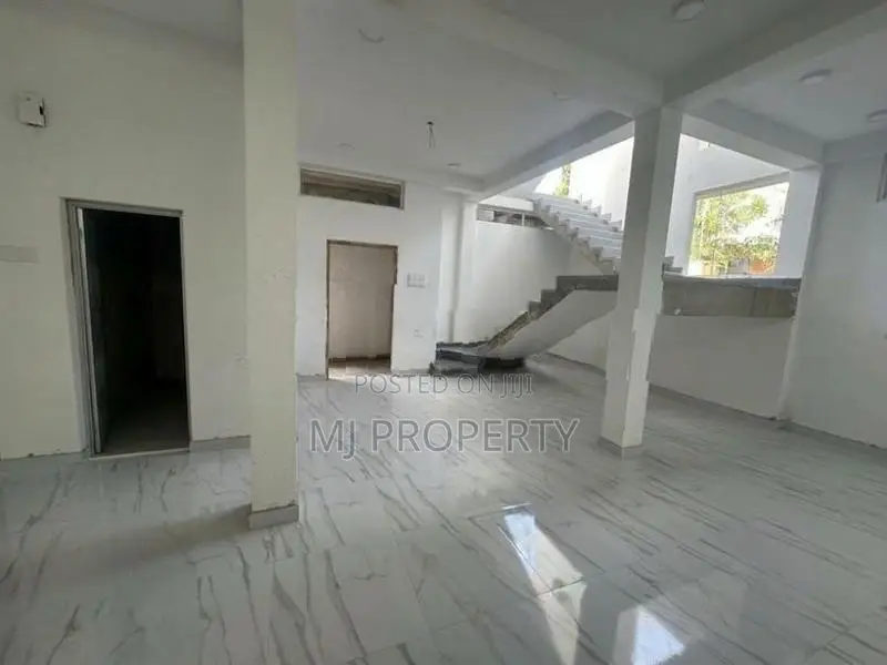 ( YC-1322) Highly Valuable Commercial Building Rent in Homagama