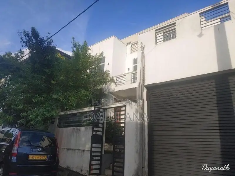 Spacious House For Sale IN Athurugiriya