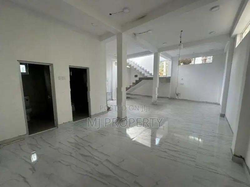 ( YC-1323)Valuable Commercial Ground Floor Shop Space Rent In Homagama