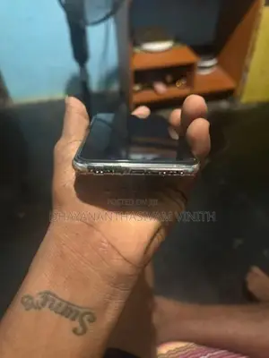 Apple iPhone XS (Used)