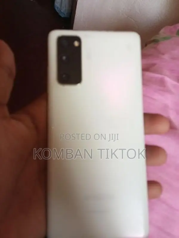 Samsung Galaxy S20FE (Used)