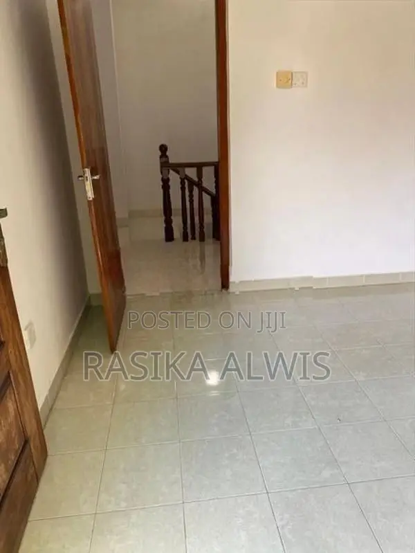 House For Rent – Pelawatte (Road In Front Of The Isurupaya)