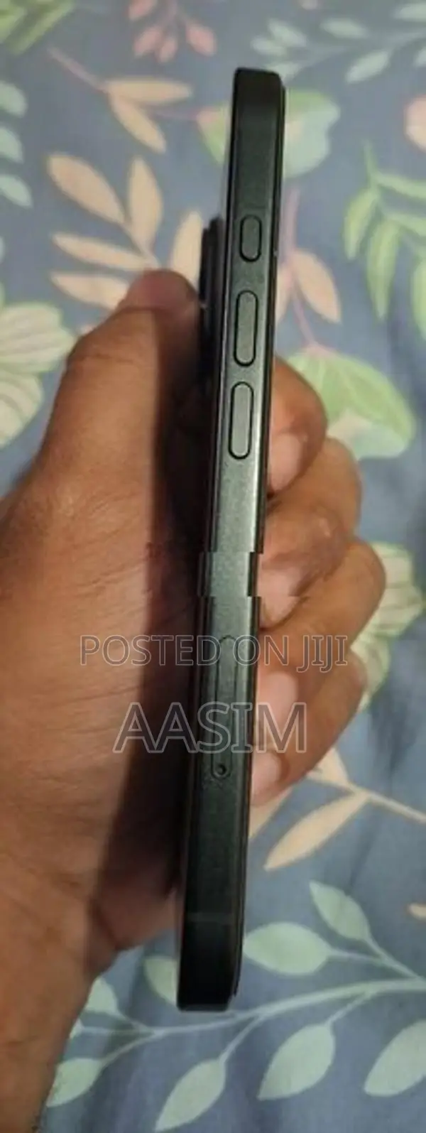 Apple iPhone 16 (Used)