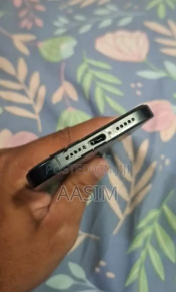Apple iPhone 16 (Used)