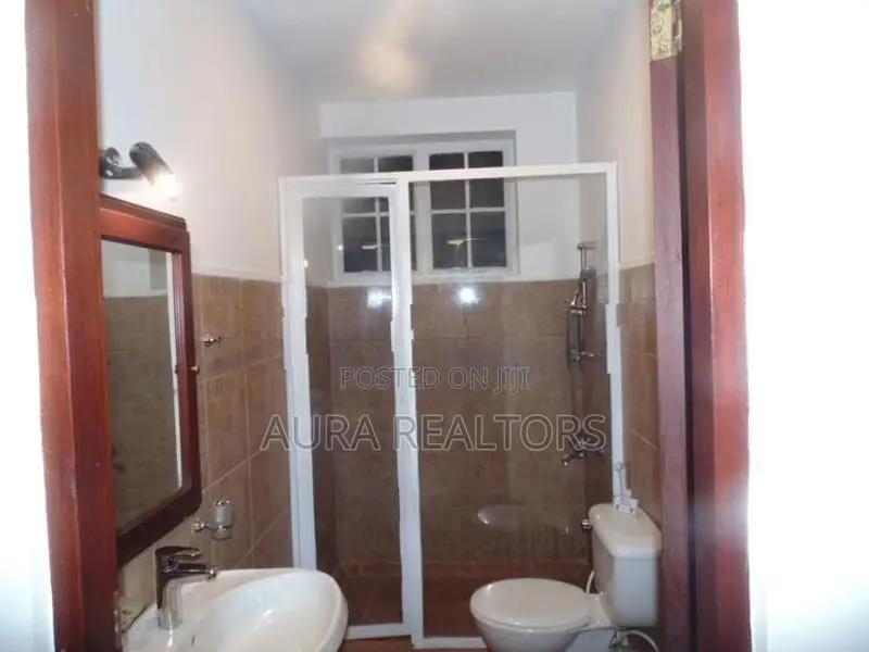 03 Bedrooms Apartment Type House For Rent In Bambalapitiya (P-333)