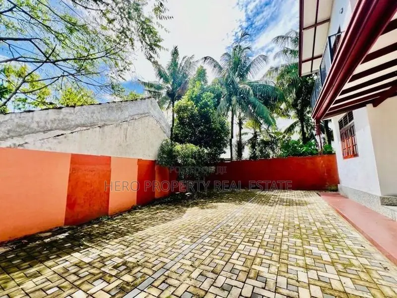 Double Unit House for Sale in Athurugiriya