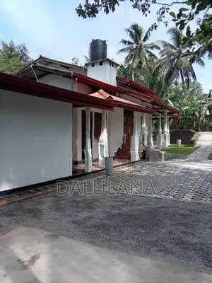 60 Perches With House In Homagama Panagoda