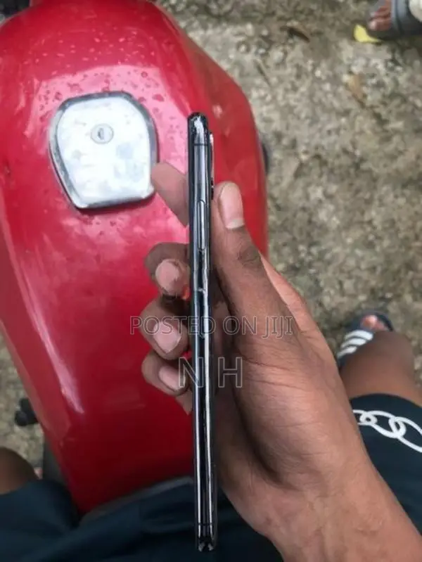 Apple iPhone XS Max (Used)