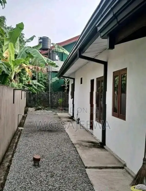 Single house rent in Ja Ela, kanuwana (Suitable for Office/Staff)