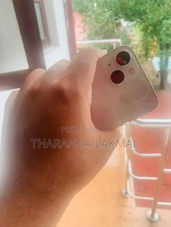 Apple iPhone 13 (Used)