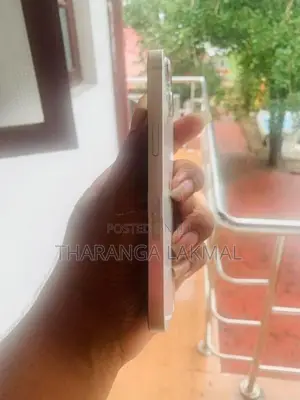 Apple iPhone 13 (Used)