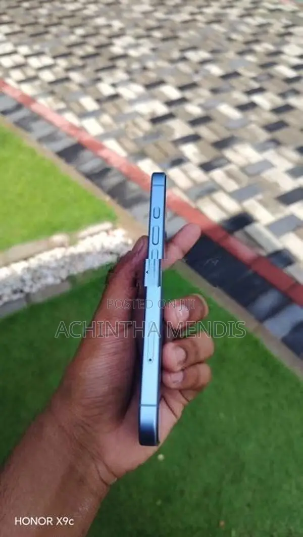 Apple iPhone 17 (Used)