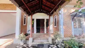 Modern Architecture with Colonial House for Sale