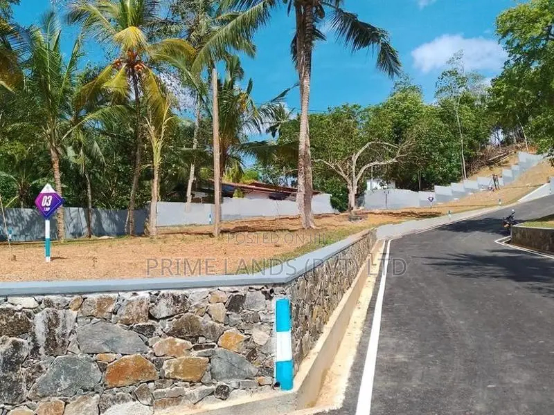 කරාපිටිය රෝහලට සහ වෛද්‍ය පීඨයට ආසන්නයෙන්ම ඉඩමක්