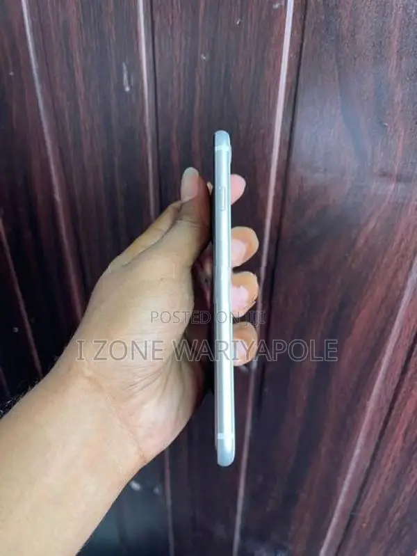 Apple iPhone SE 2 (Used)