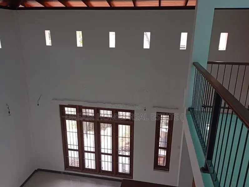 Spacious 3-Storey House with Rooftop for Sale – Kandana