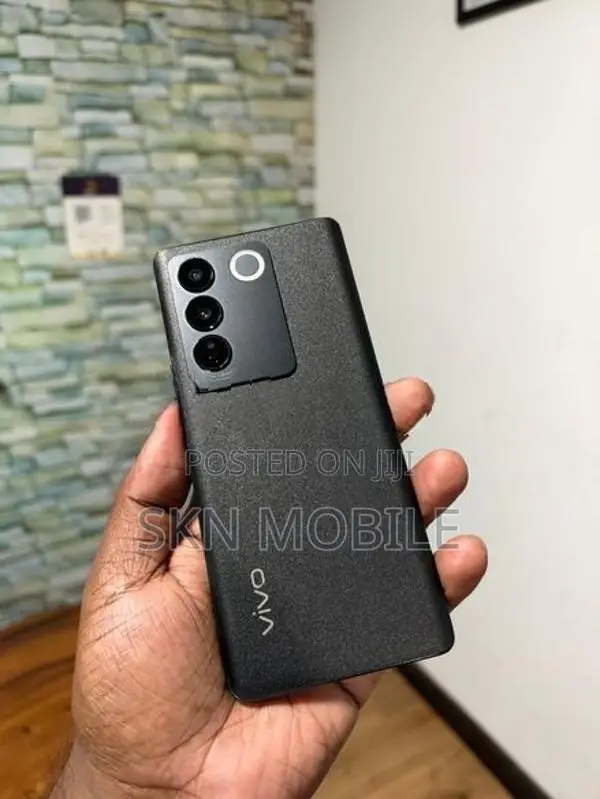 Vivo V27 8GB 128GB 5G (Used)