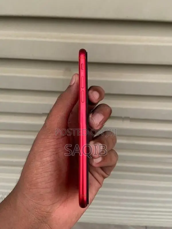 Apple iPhone SE 2 (Used)