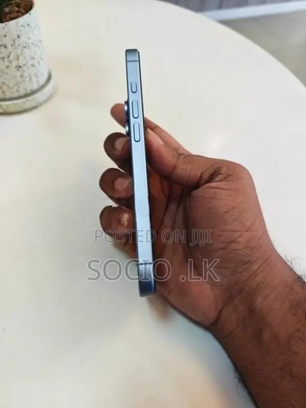 Apple iPhone 17 (Used)