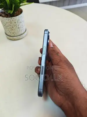 Apple iPhone 17 (Used)