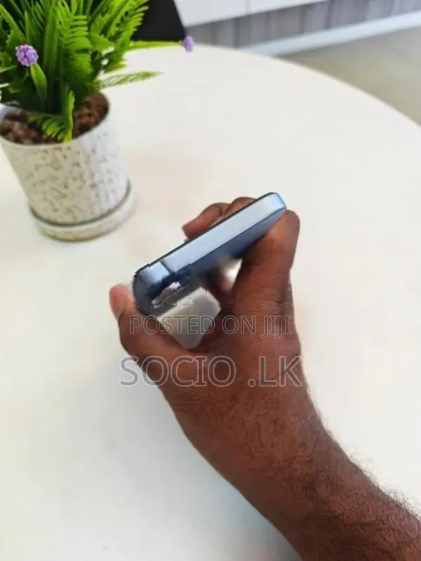 Apple iPhone 17 (Used)