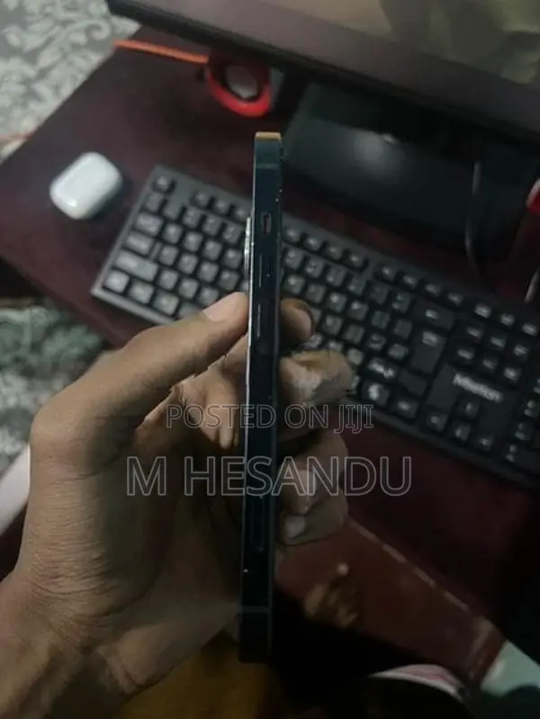 Apple iPhone 13 (Used)