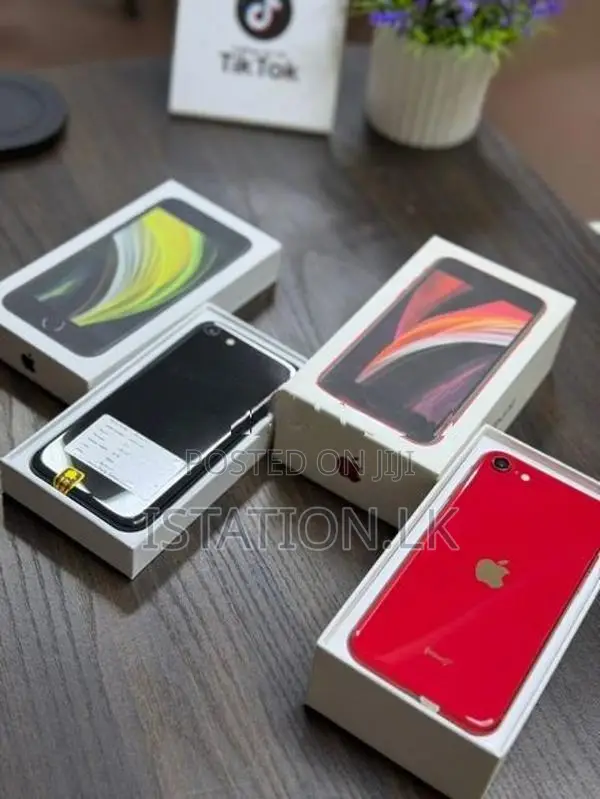 Apple iPhone SE 2 128GB (Used)