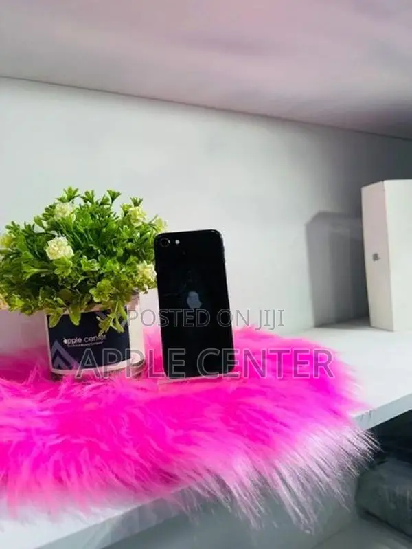 Apple iPhone SE 2 64GB (Used)