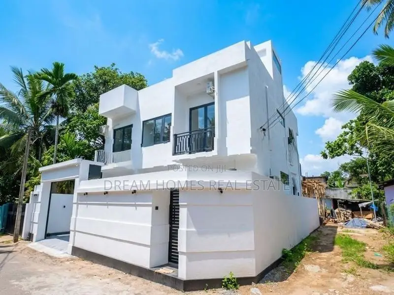 අතිනවීන දෙමහල් නිවස - මිරිස්වත්ත පිලියන්දල