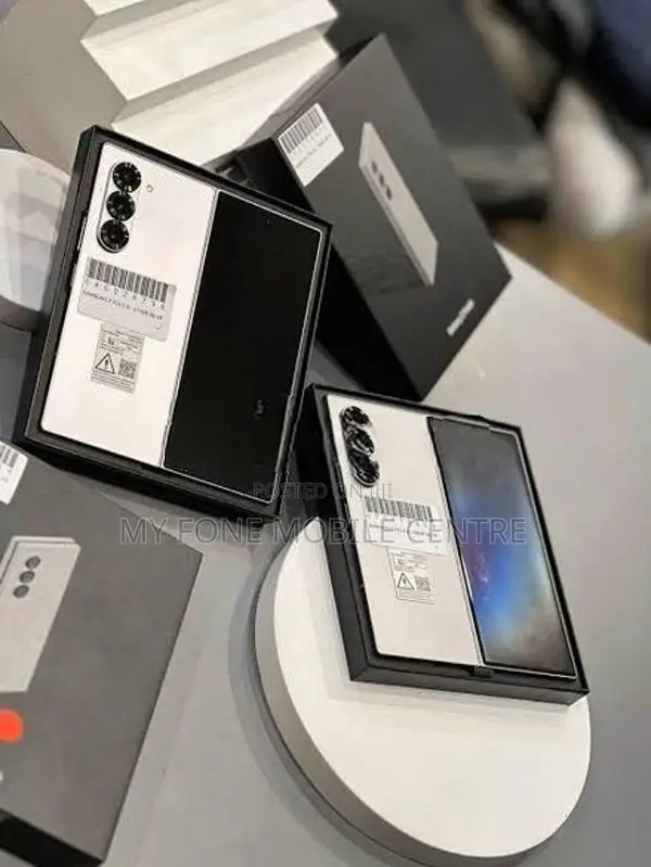 Samsung Galaxy Z Fold 6 256GB 12GB RAM 5G. (Brand New)