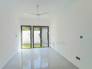 Luxury Brand-New 3-Storey House for Sale – Piliyandala