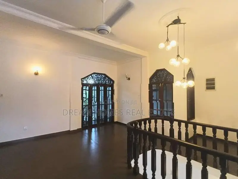 6-Bedroom House For Sale – Bokundara, Piliyandala