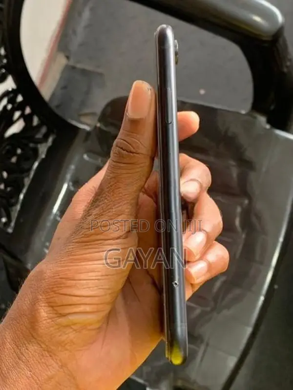 Apple iPhone XR (Used)