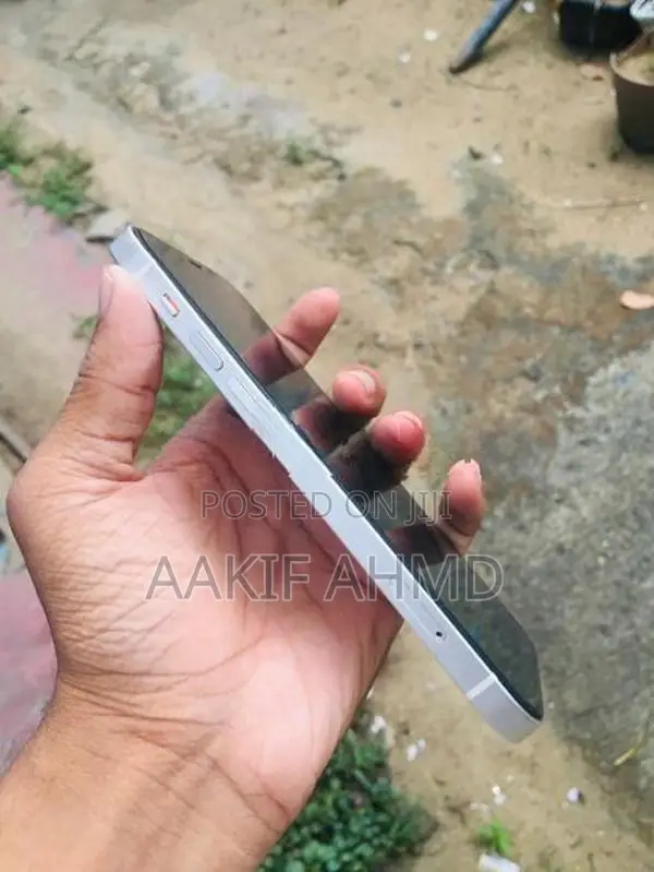 Apple iPhone 12 (Used)