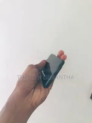 Apple iPhone SE 2 (Used)