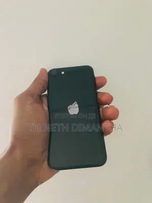 Apple iPhone SE 2 (Used)