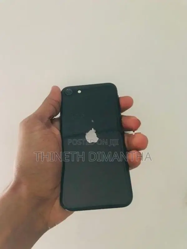 Apple iPhone SE 2 (Used)