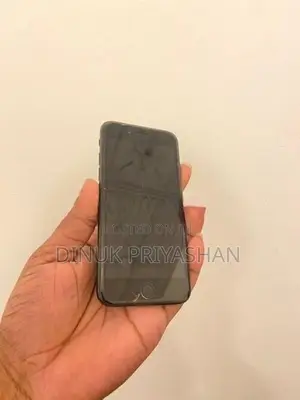 Apple iPhone SE 2 (Used)